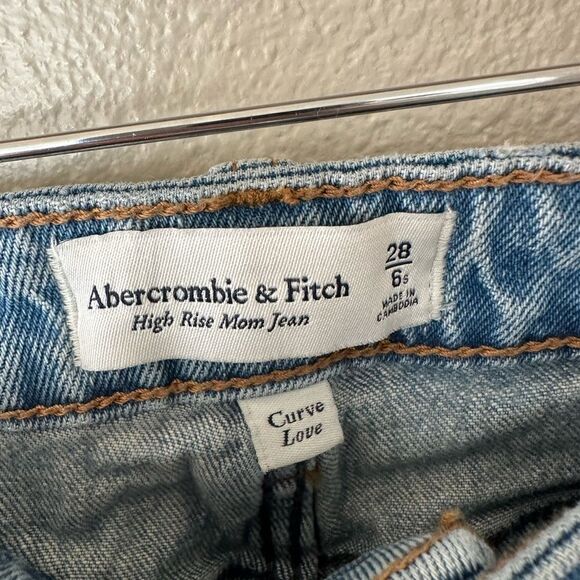 Abercrombie and Fitch High Rise Mom Jean Distressed Size 6 SHORT - Picture 2 of 6